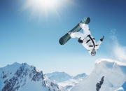 开云APP-F1新赛季揭幕战之夜，迪亚斯以个人能力点燃赛道，诠释何为唯一