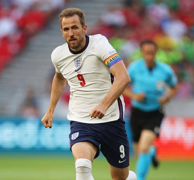 英格兰羽毛球队爆冷日本羽毛球队，陶菲克制霸全场的简单介绍