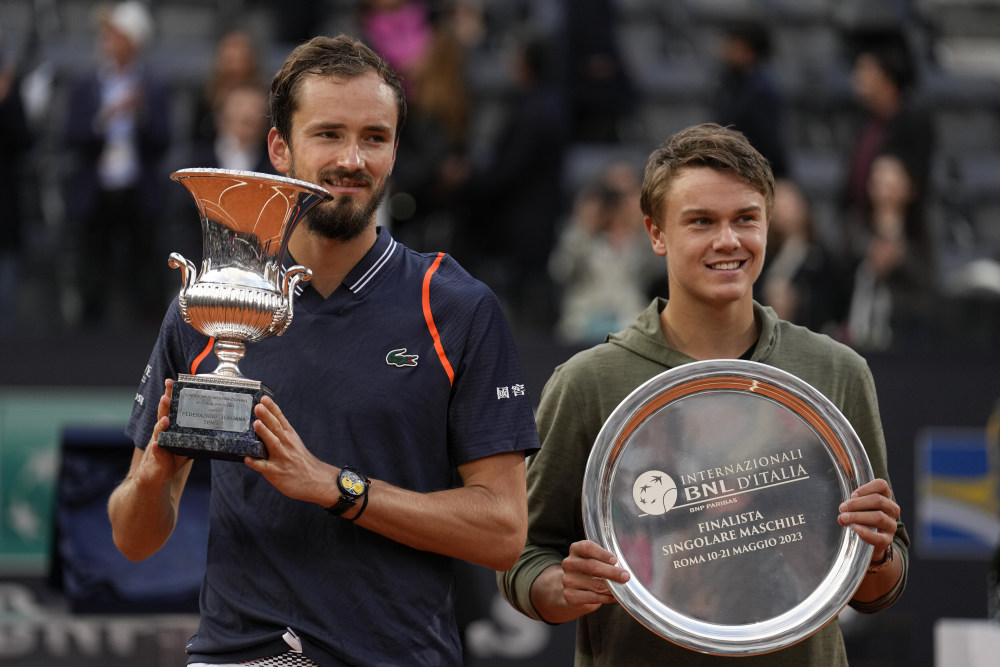 法国网球队碾压意大利网球队，梅德韦杰夫送出助攻的简单介绍