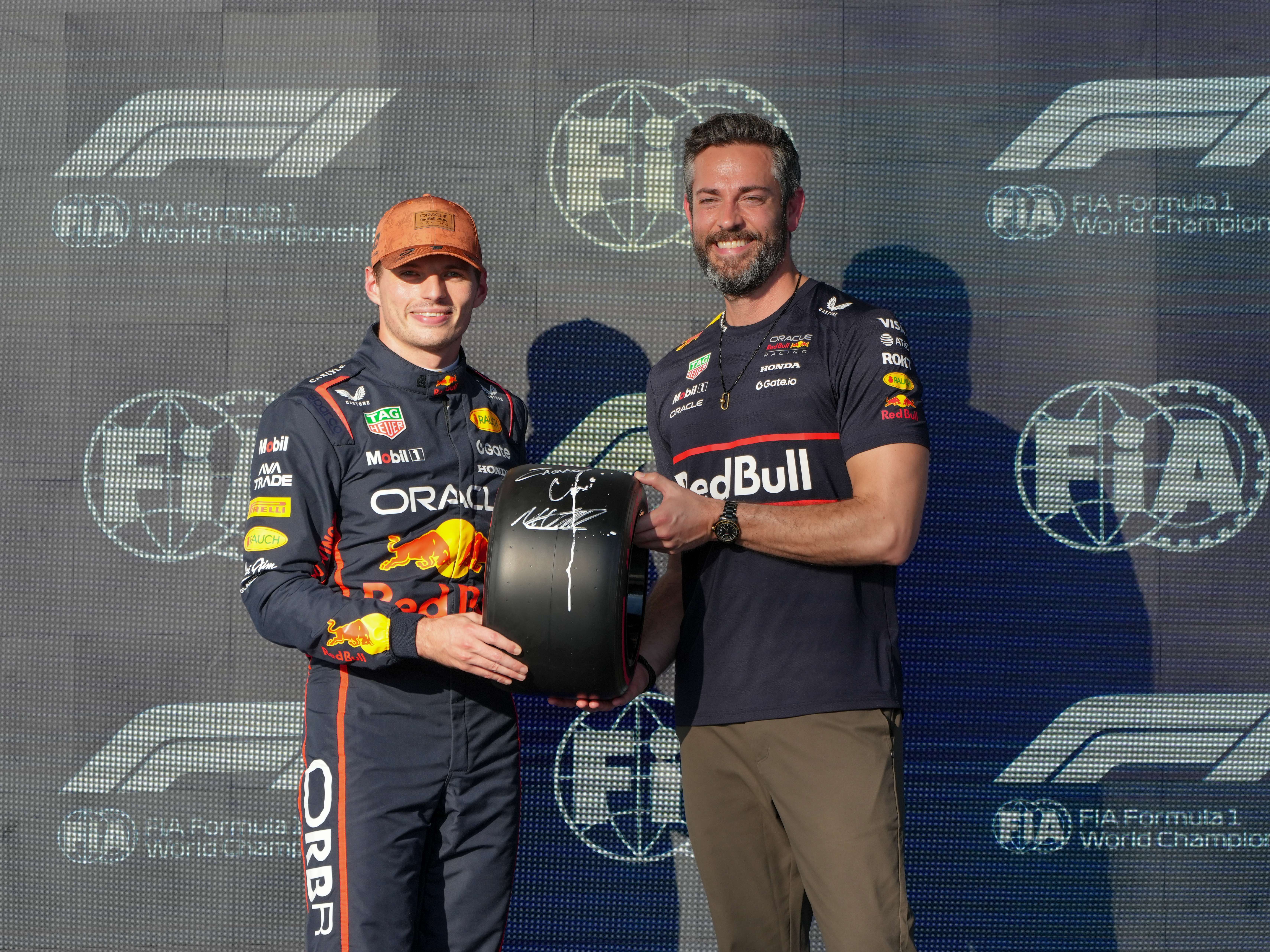 梅赛德斯险胜哈斯车队，维斯塔潘扛起全队的简单介绍