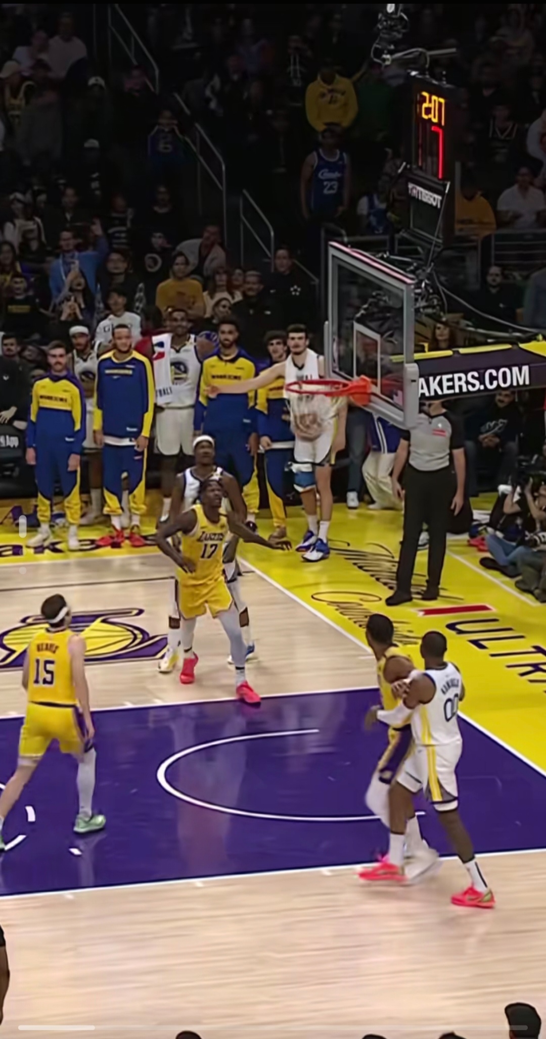 NBA大战硝烟弥漫，湖人队频频晋级