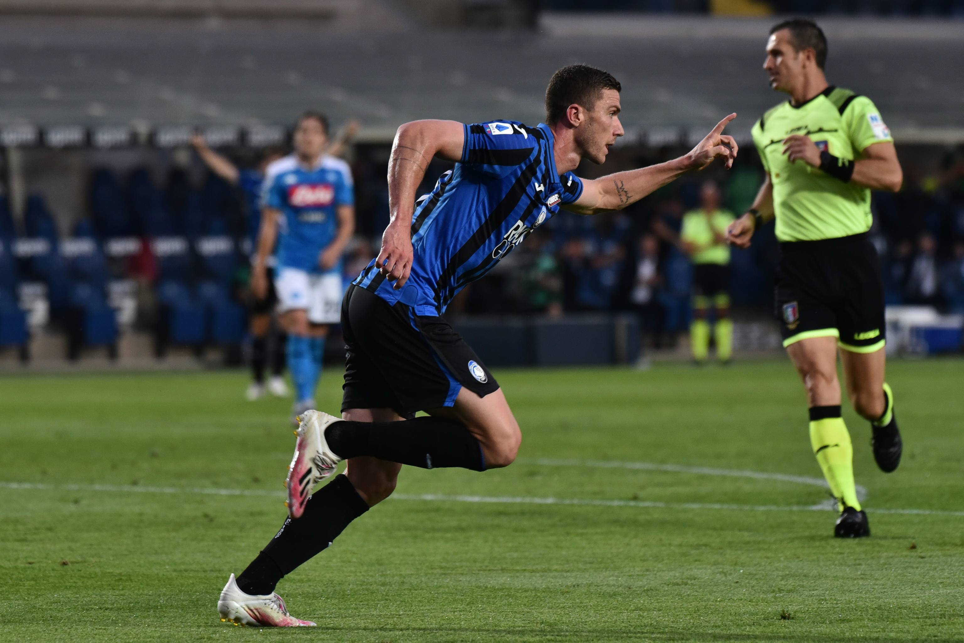 利物浦大胜亚特兰大，跻身欧冠八强