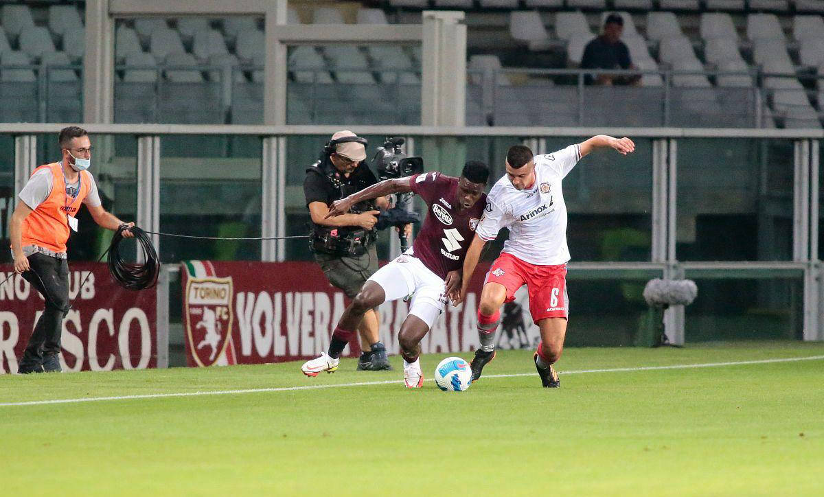 弗赖堡队主帅对球队表现感到满意