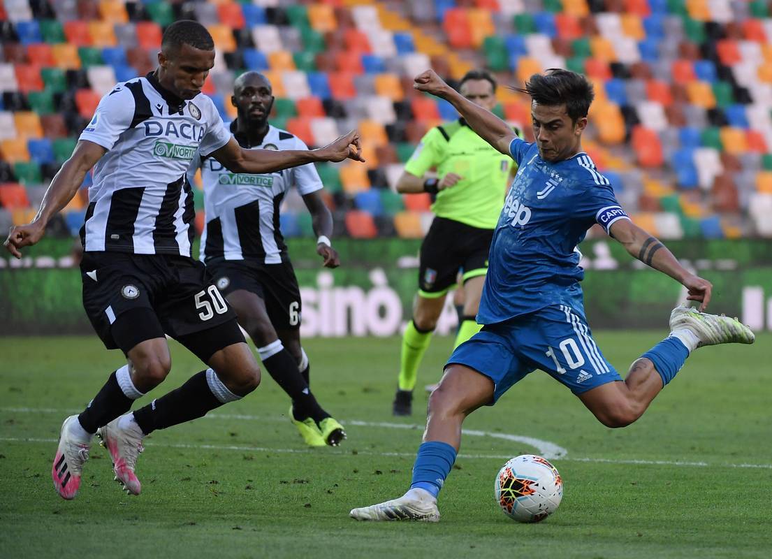 诺维奇客场击败沃特福德，取得关键三分