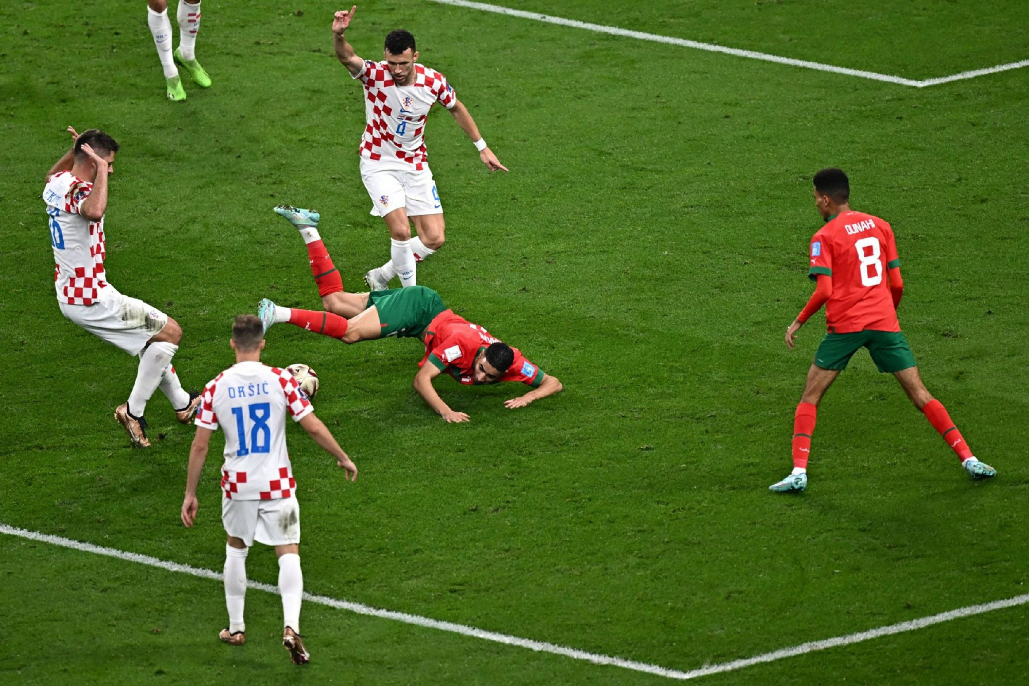 英格兰挑战克罗地亚，豪门对决