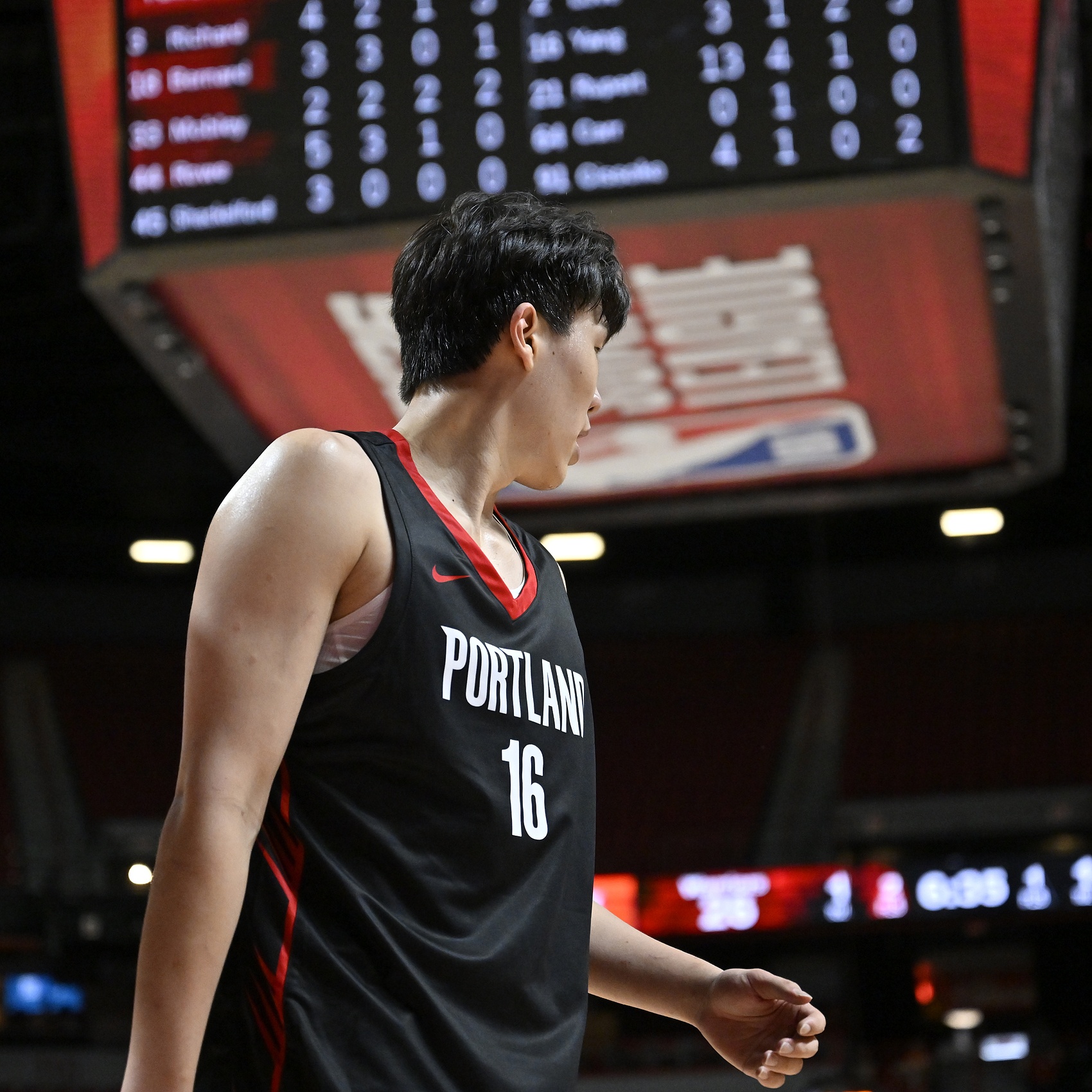 男子篮球联赛启动新一季，球员备战寻胜利的简单介绍