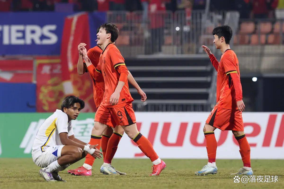 新星闪耀球场，助球队连胜朝冠军进发的简单介绍