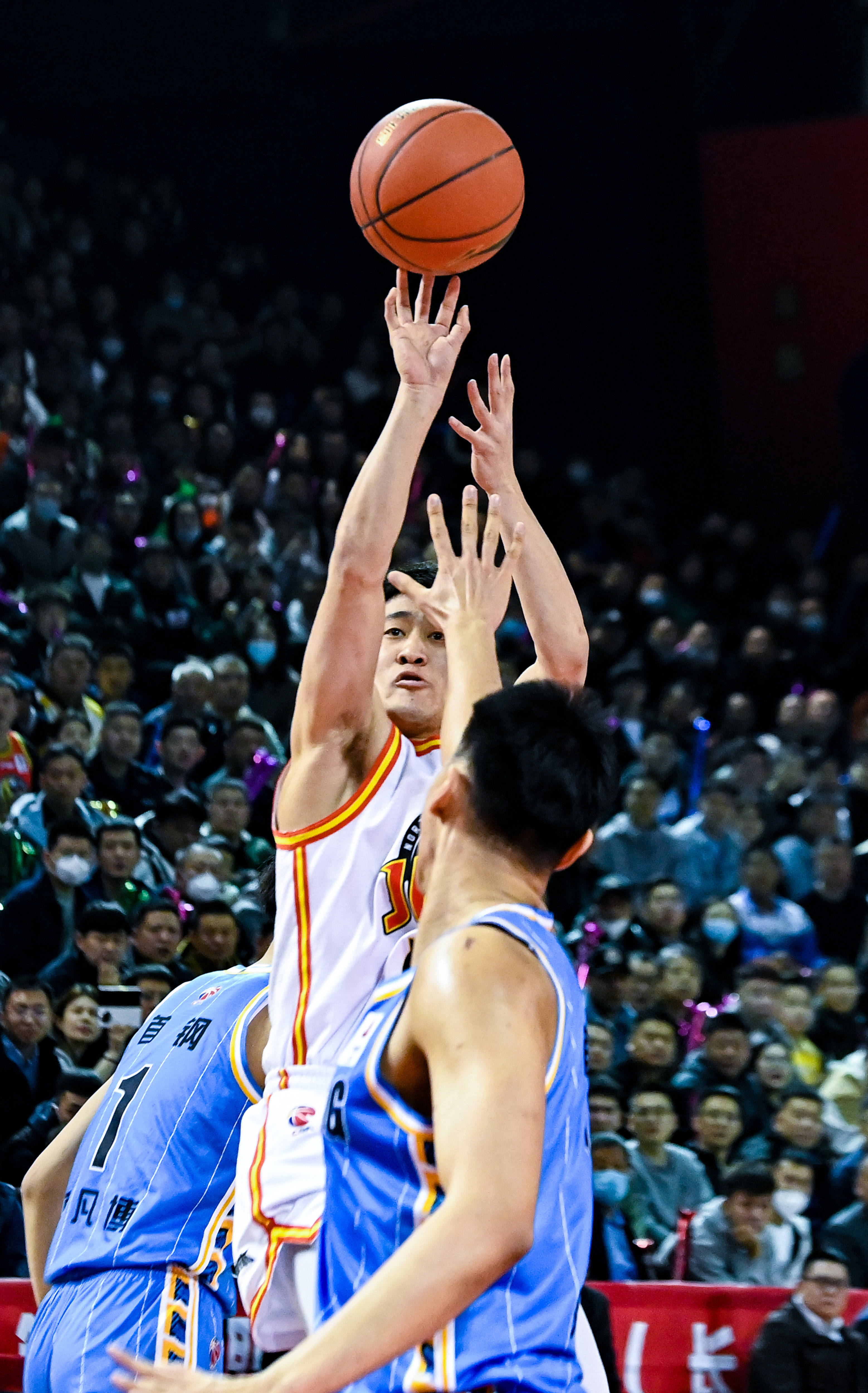 俄罗斯篮球联赛季后赛开打，夺冠热门浮出水面的简单介绍