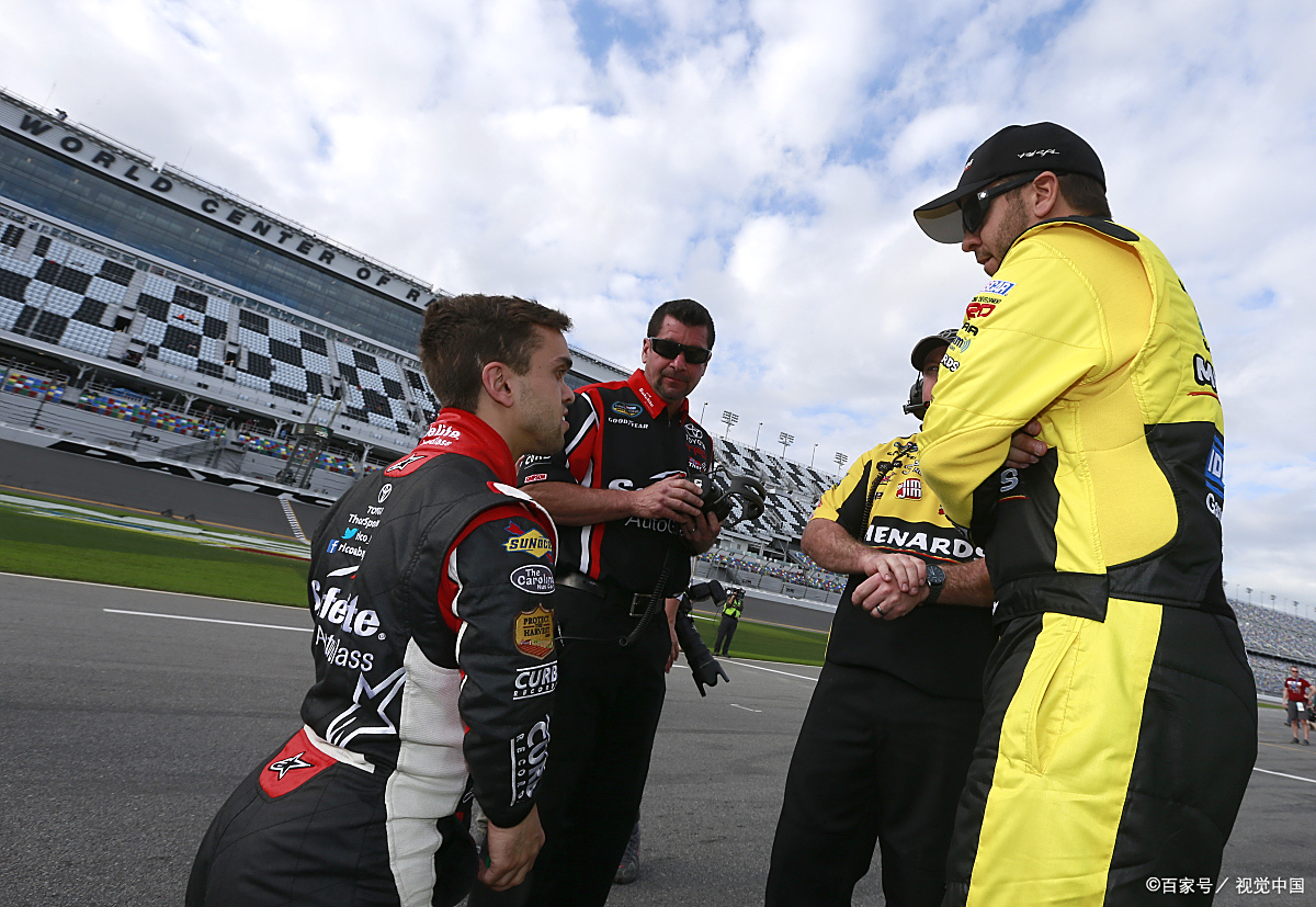 威廉姆斯完胜红牛二队，佩雷兹点燃赛场的简单介绍
