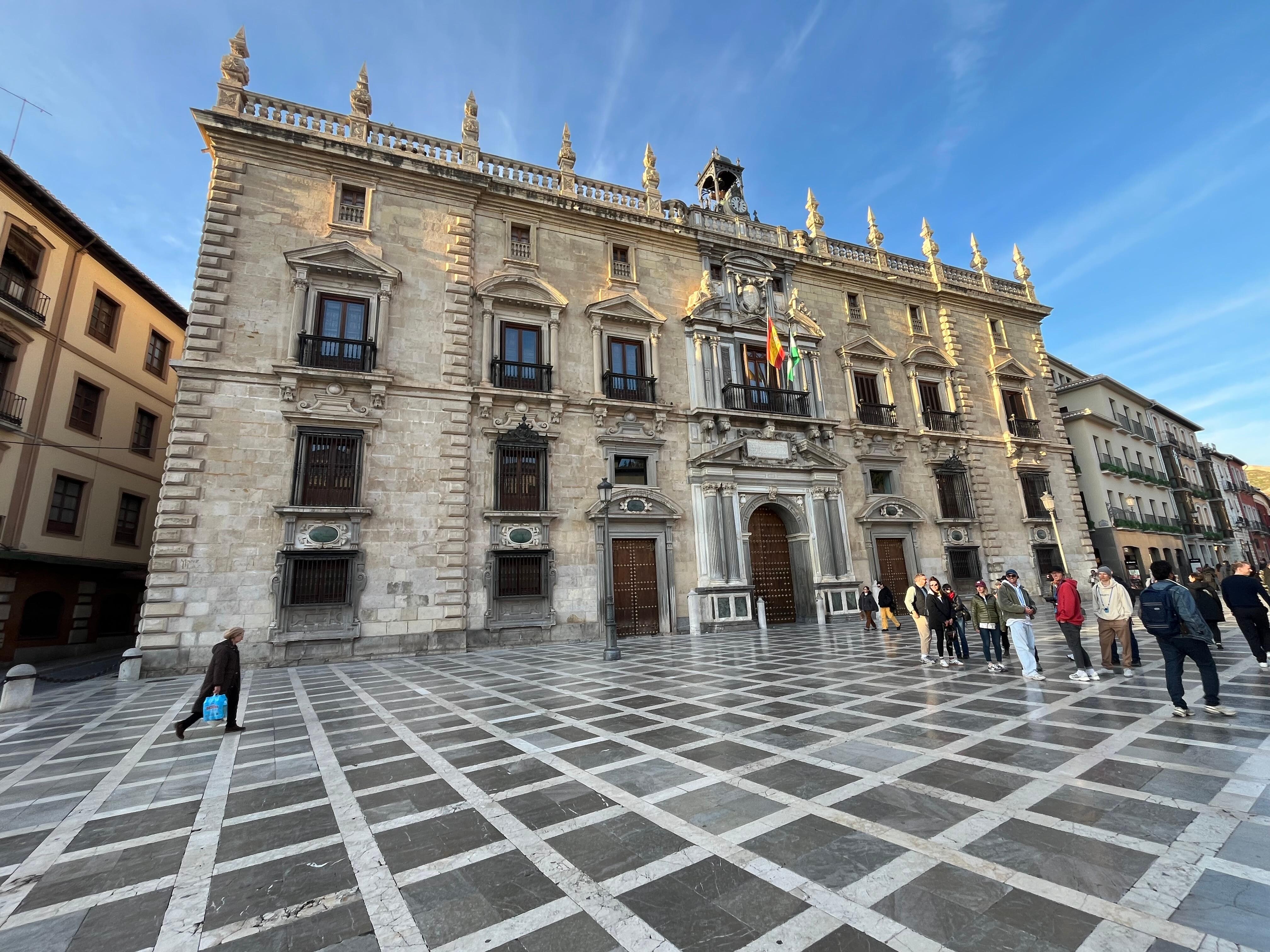 关于格拉纳达欲战赢利格兰纳达目标迈进前列的信息