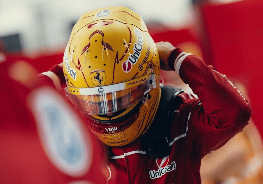 包含雷诺车队鏖战迈凯伦，汉密尔顿点燃赛场的词条