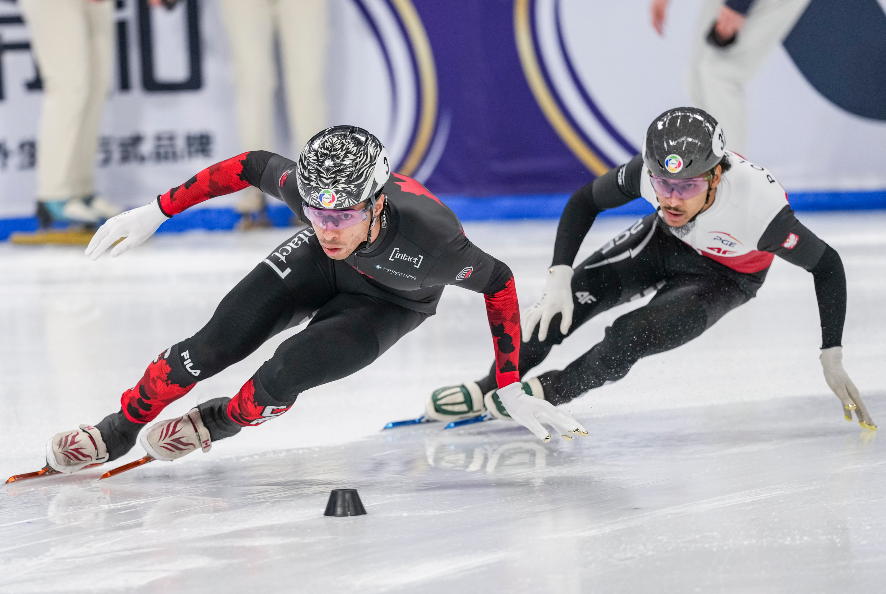 短道速滑比赛荷兰选手斩获银牌