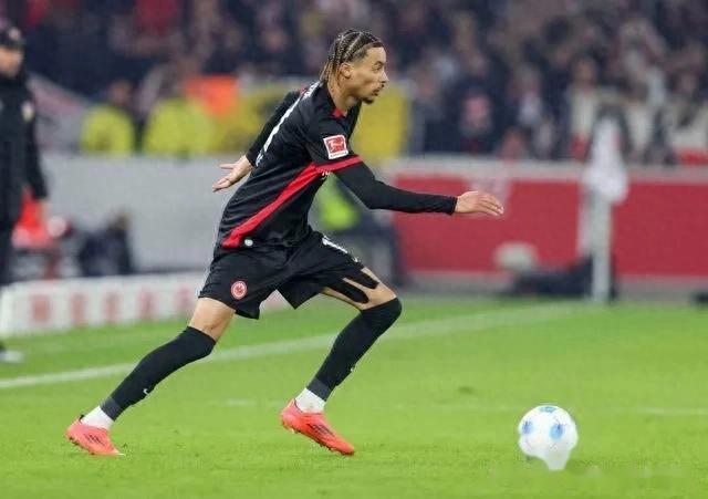 关于法兰克福主场小胜斯图加特，球队士气高涨的信息