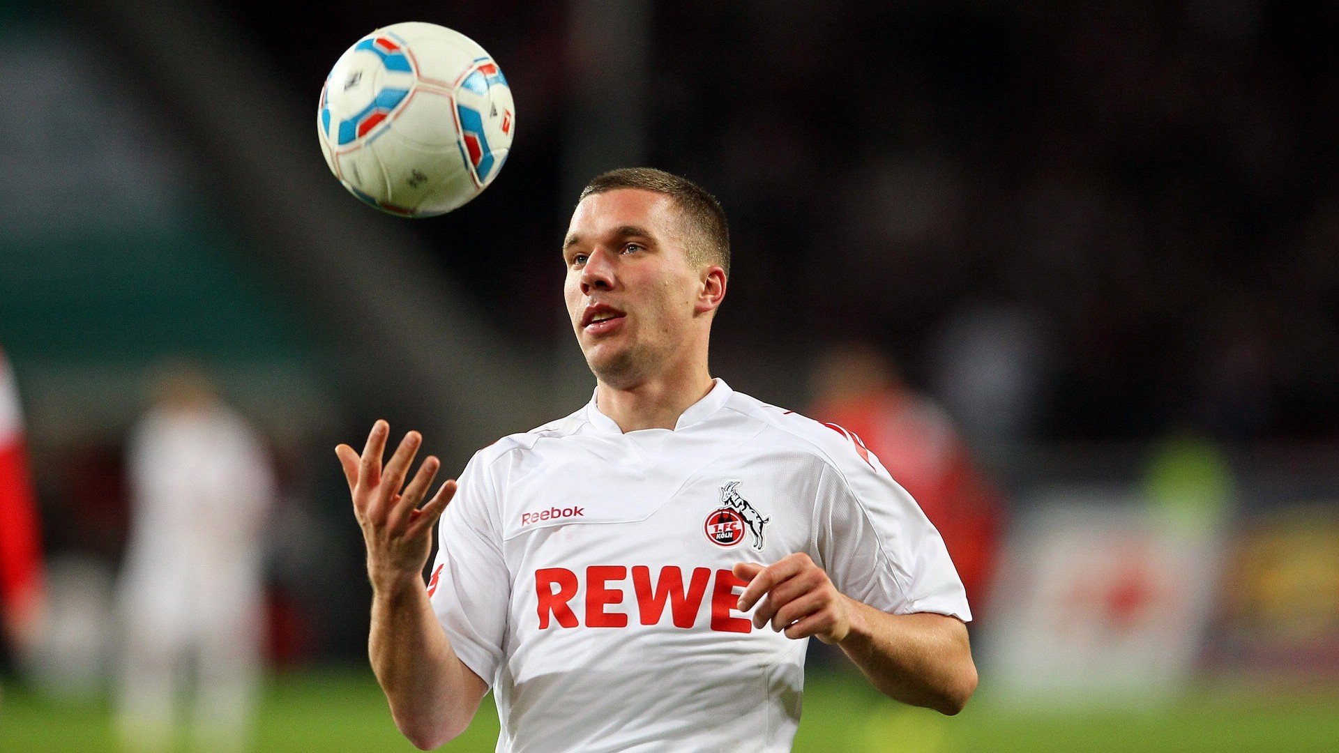 英超争冠焦点战,威尔士横扫勒沃库森背后的战术革命