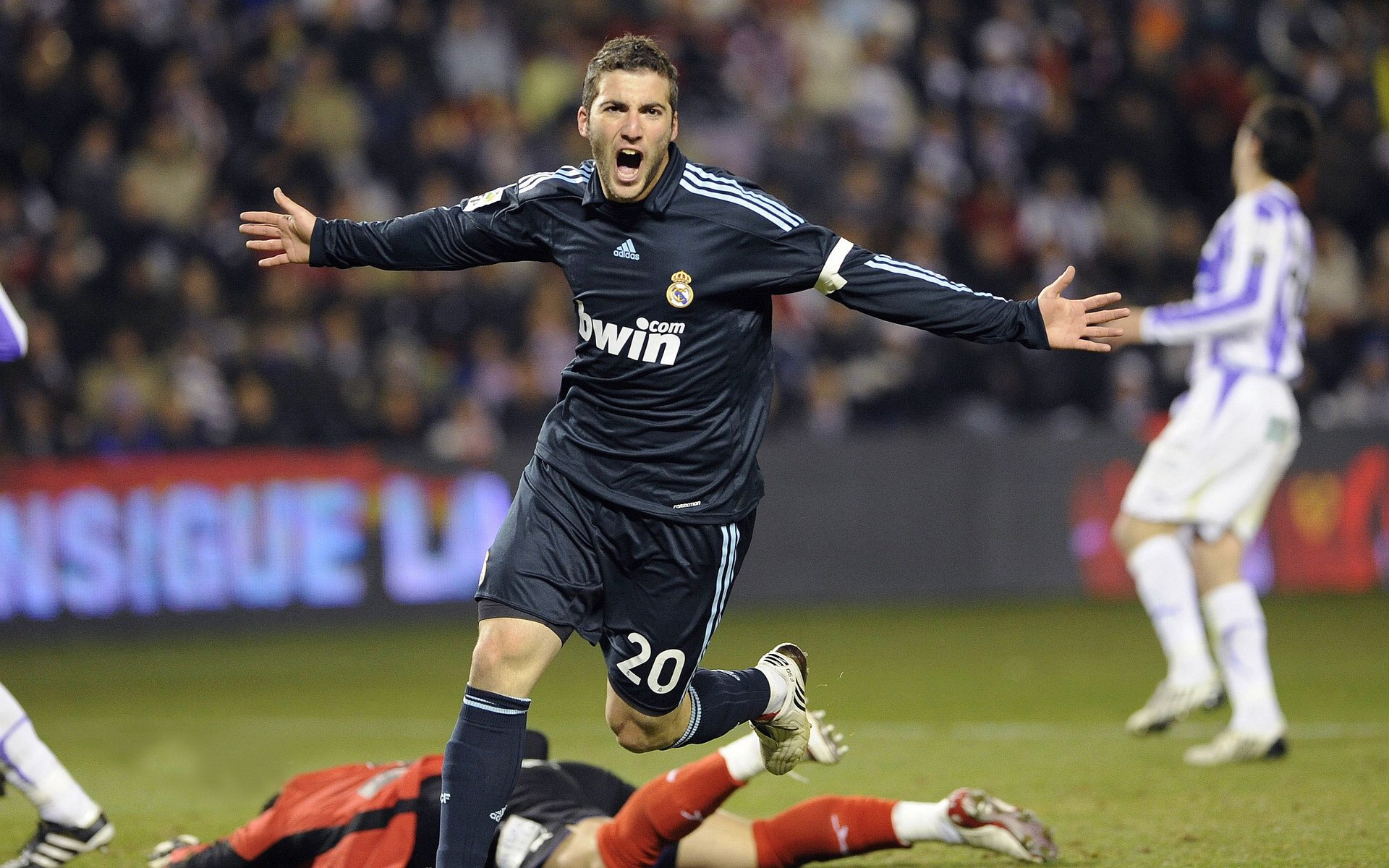 辽宁队碾压雄鹿，张镇麟刷新纪录背后的篮球哲学革命