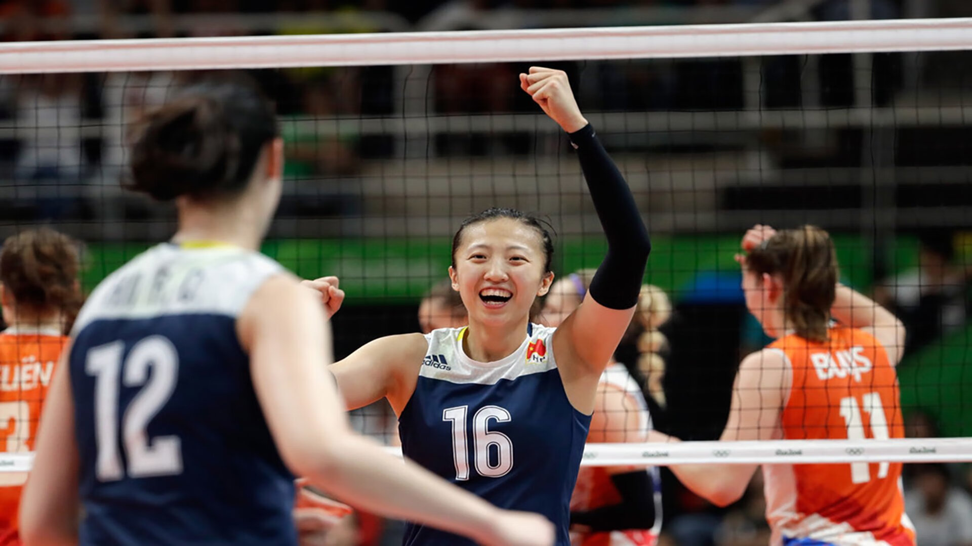 羽球江湖的错位对决，陈雨菲横扫李诗沣，一场跨越性别的巅峰对话